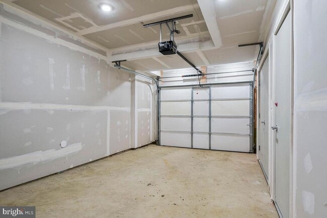 Building Photo - 1003 Sycamore Dr SE