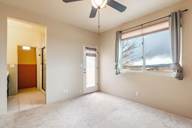 Building Photo - 7 E Saddleback Mesa