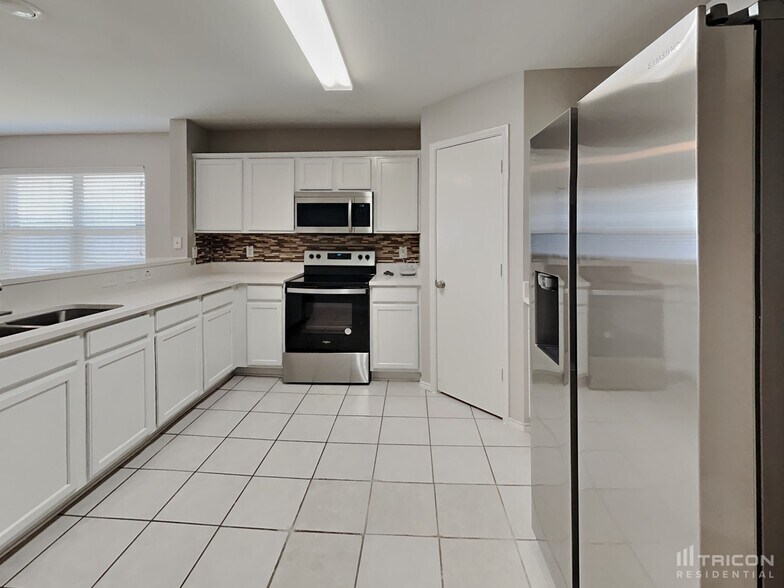 Building Photo - 3018 High Gate Dr