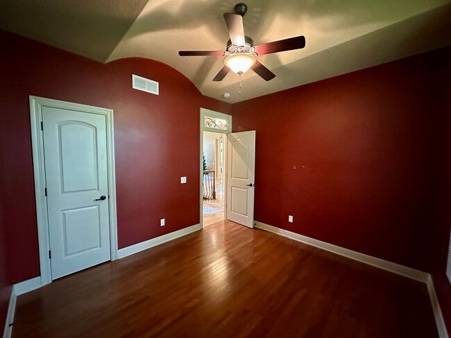 Building Photo - {9003} Wilshire Farms Reverse 1.5 Story Ho...
