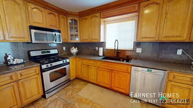 Building Photo - 7540 Quimby Ave