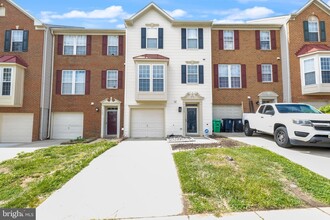 Building Photo - 4004 Meadow Trail Ln