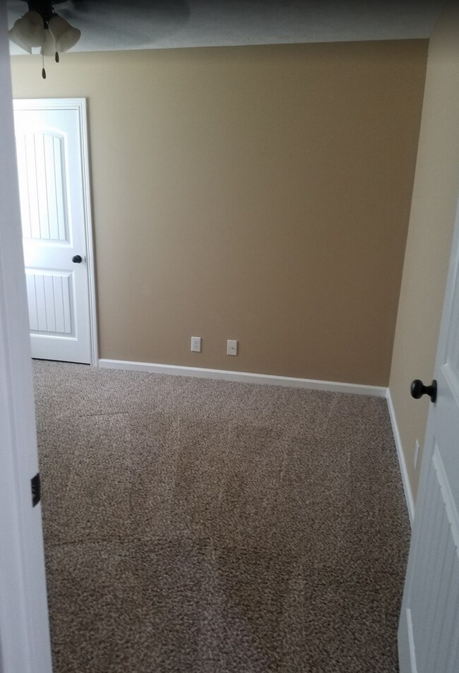 Building Photo - 501 Falkland Cir