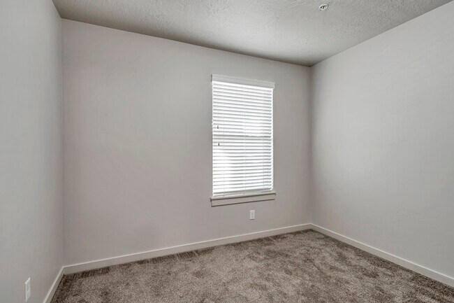 Building Photo - 1081 W 993 N