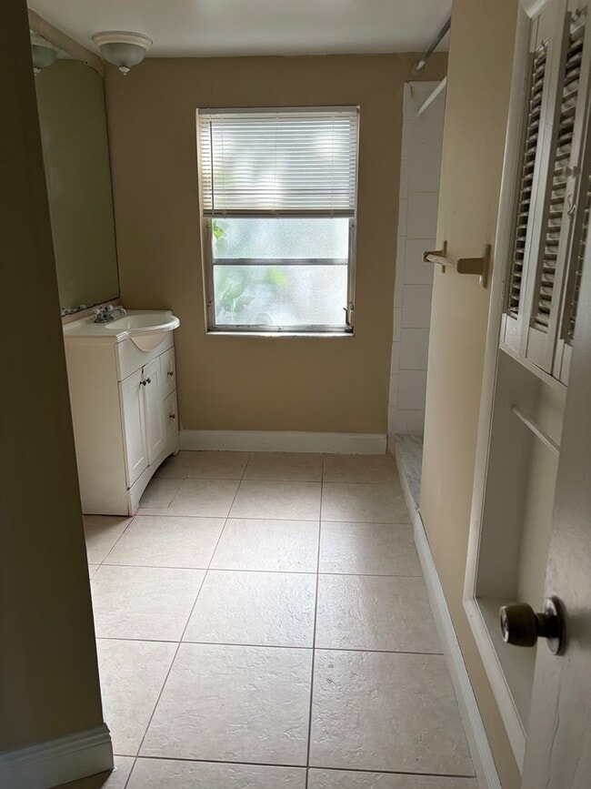 Building Photo - 3/2 on Corner lot in Altamonte Springs Available Now!