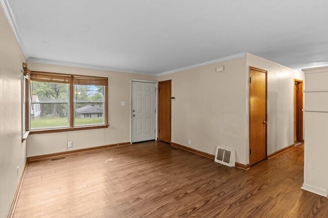 Building Photo - 1005 Avant Dr
