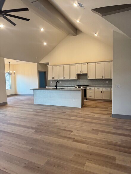 Building Photo - 315 Cowboy Ln
