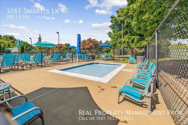 Building Photo - 1061 Smartts Ln NE