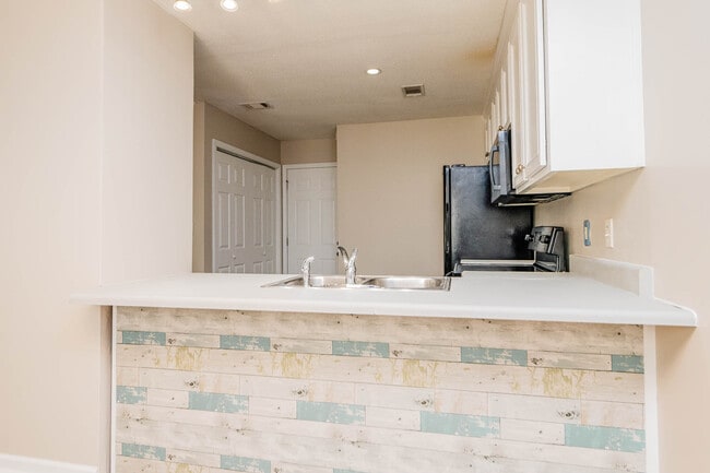 Building Photo - 321 Grand Ave