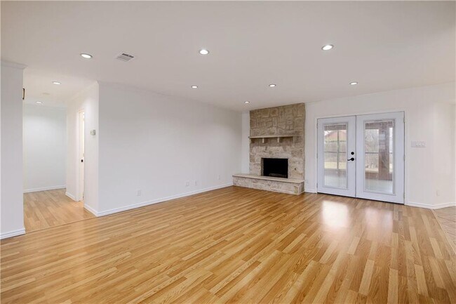 Building Photo - 8706 Primrose Ln