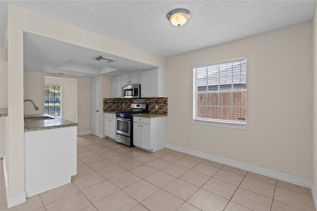 Building Photo - 5818 Silver Frst Dr