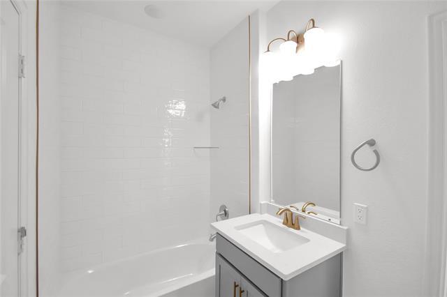 Building Photo - 3900 Lynx Ct