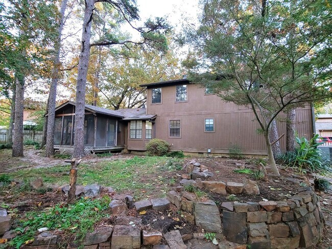 Building Photo - 8 Hickory Ln