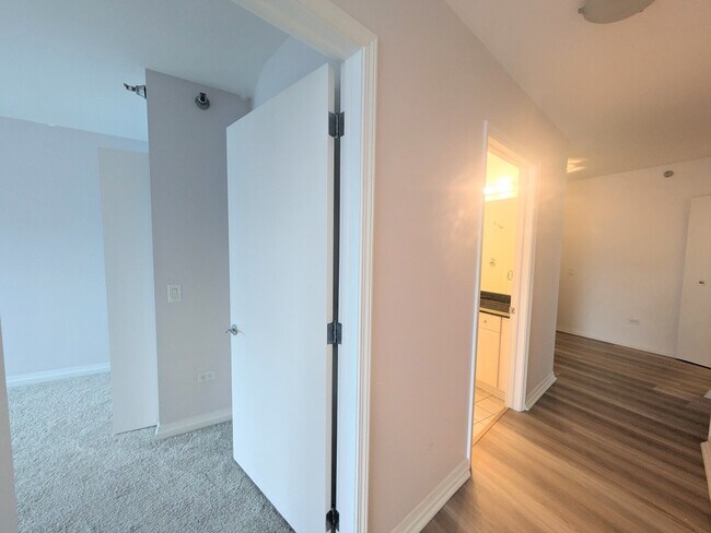 Building Photo - 33 W Ontario St