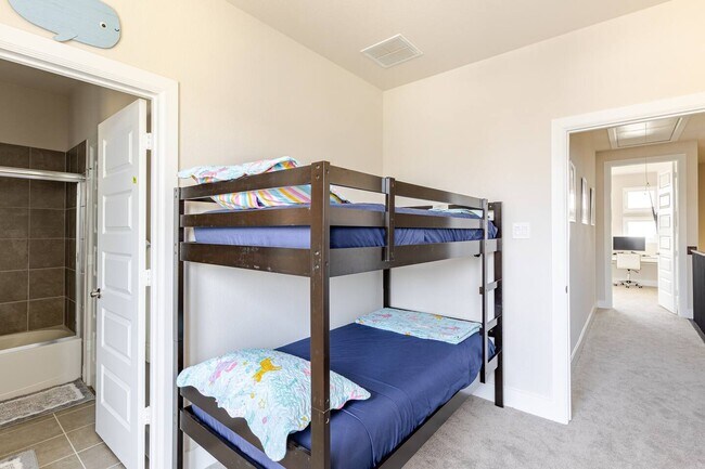 Building Photo - 810 Resort Dr