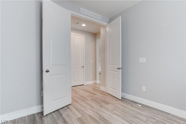 Building Photo - 9020 Nopah Peak Ct