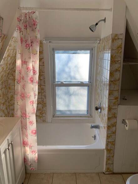 Building Photo - 501 Shore Rd