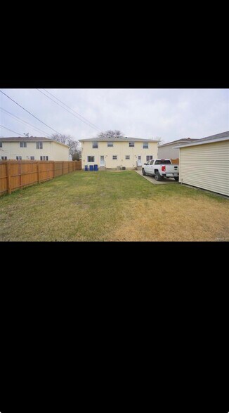 Building Photo - 227 Sunshine Dr
