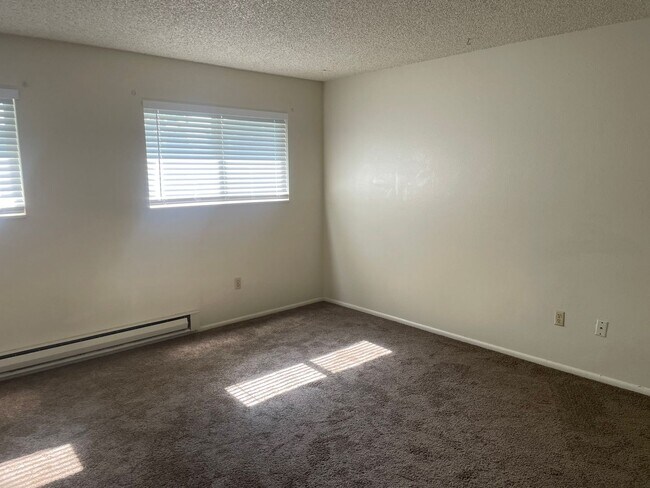 Building Photo - 482 Smithridge Park