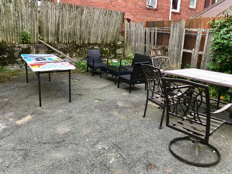 Building Photo - 79 Cushing St