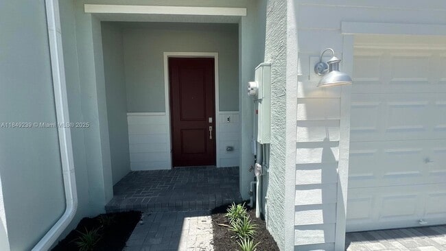 Building Photo - 553 Rivergrass St