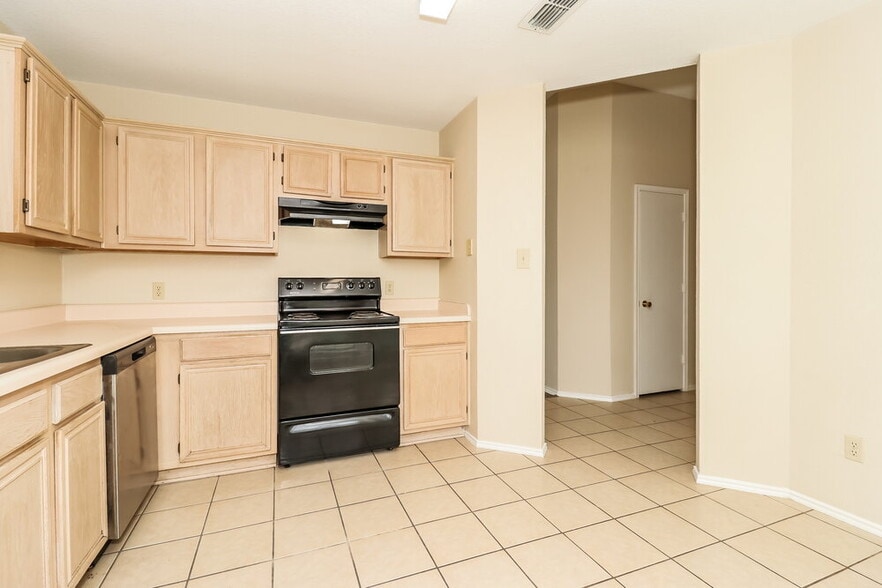 Building Photo - 4001 Periwinkle Dr