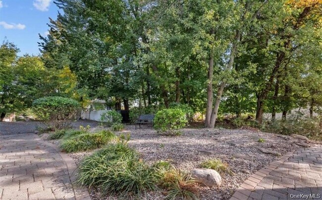 Building Photo - 10 Burnside Ave