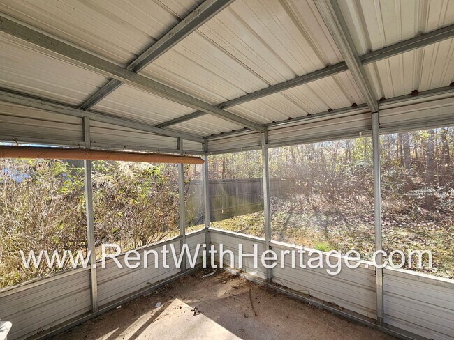 Building Photo - GORGEOUS LAKE VIEW HOME IN POPULAR LAKERIDGE SUBDIVSION! GREAT LOCATION - CLOSE TO EVERYTHING