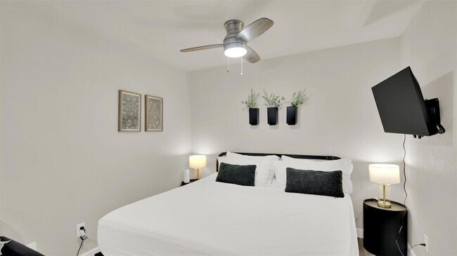 Building Photo - 4501 Speedway