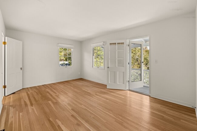 Building Photo - 875 San Ysidro Rd