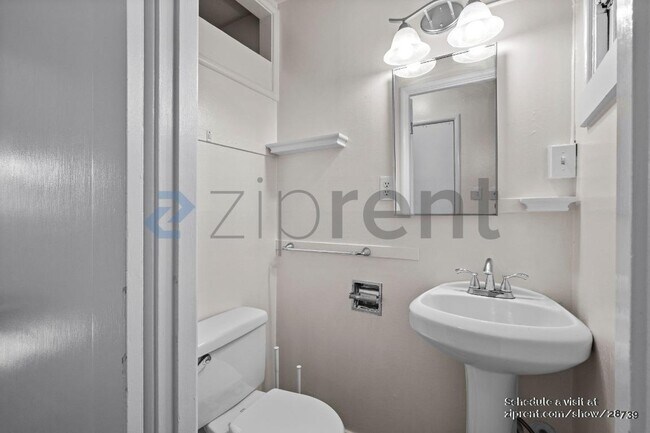 Building Photo - 1408 Second St