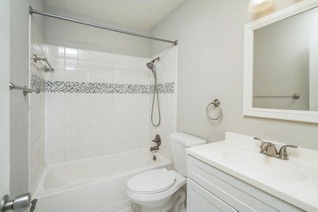 Building Photo - 1040 Dorado Dr