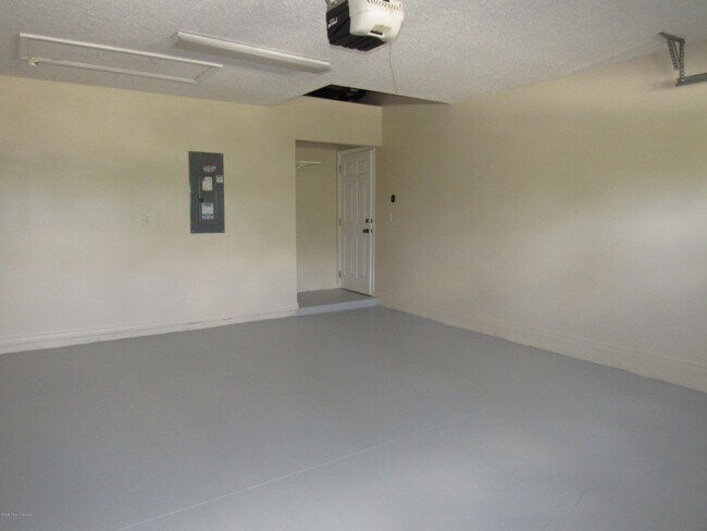 Building Photo - 1759 Tullagee Ave