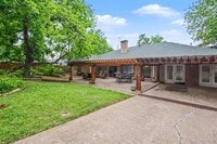 Building Photo - 14140 Hillcrest Rd