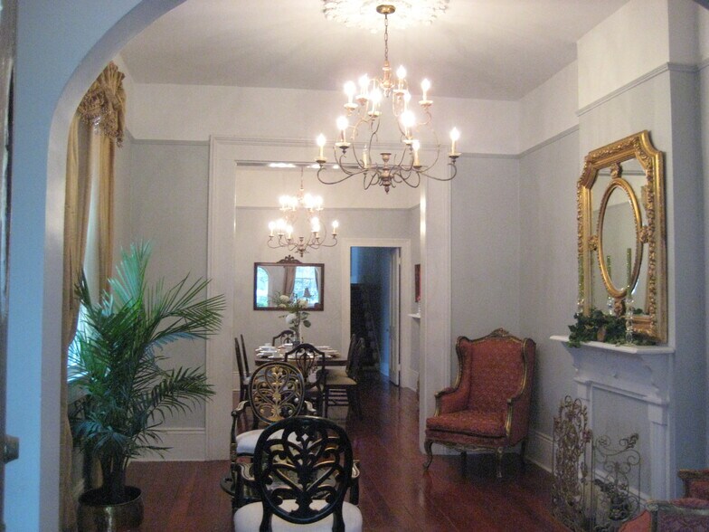 11 FT CEILINGS,MEDALIONS - 400 Millaudon St