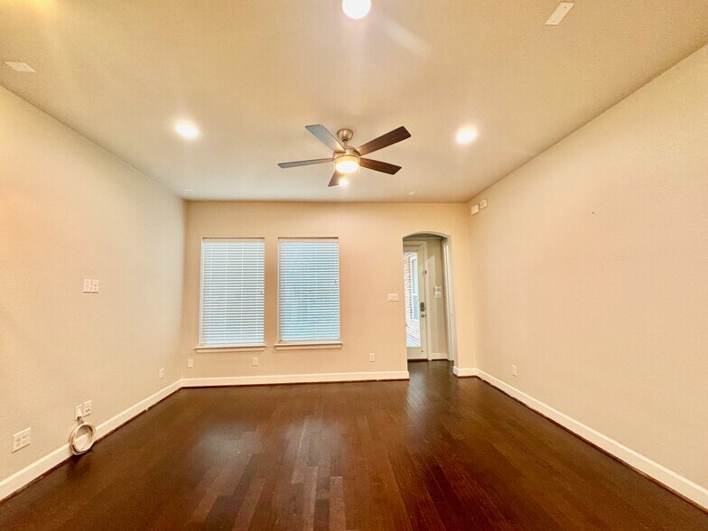 Family Room - 1132 Crane St