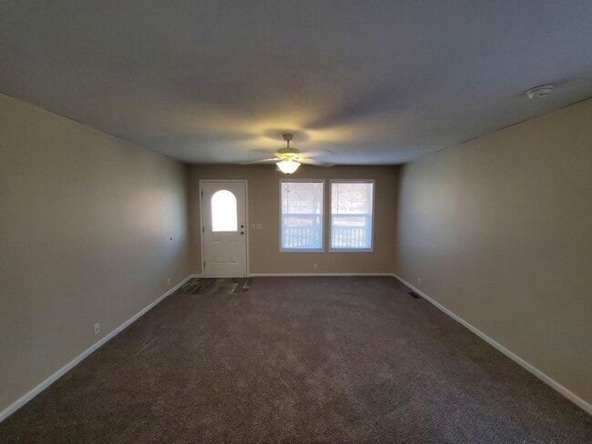 Building Photo - 10 Swallow Ct