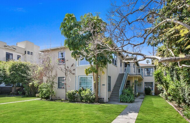 Building Photo - 1034 5th St in Santa Monica - 5 blocks to ...