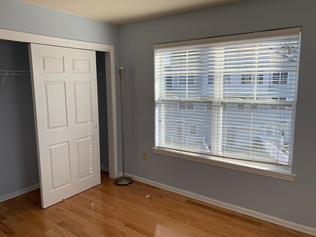 Building Photo - 180 Schooner St