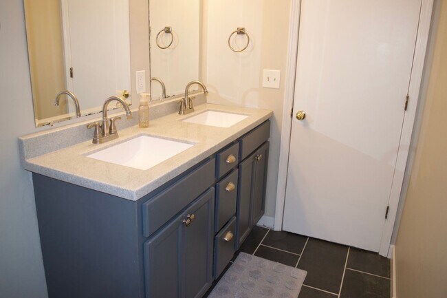 Building Photo - Great 3 Bed 2 Bath House!