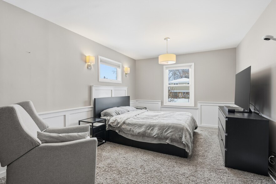 Building Photo - 7048 Montrose Rd