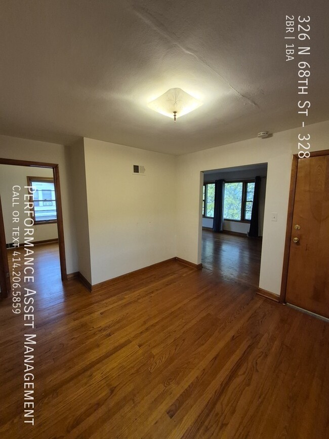 Building Photo - Charming 2BED/1BATH Wauwatosa Upper