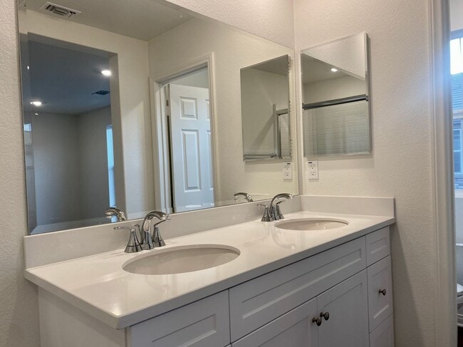 Building Photo - 3943 E Carmel Privado