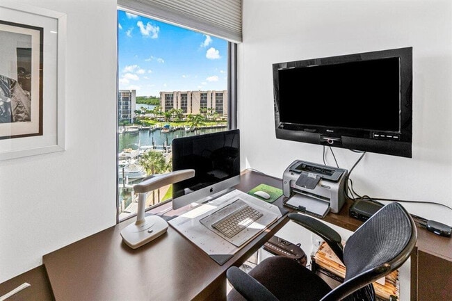 Building Photo - 2707 N Ocean Blvd