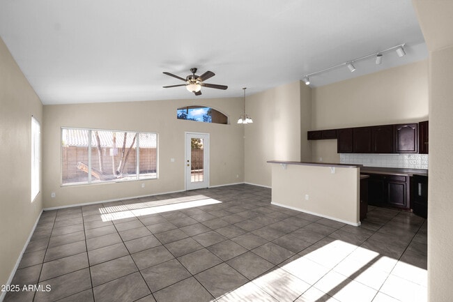 Building Photo - 16216 S Pine St