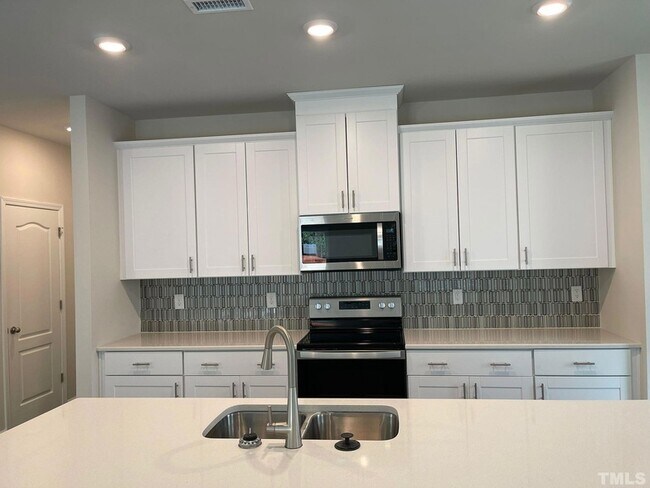 Building Photo - 312 Joneshaven Dr