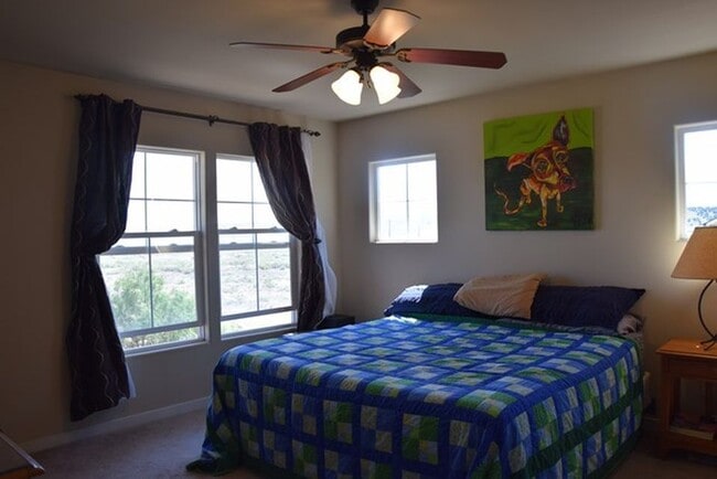 Building Photo - 3 bedroom 2 bath near golf course