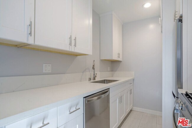 Building Photo - 1116 San Rafael Ave