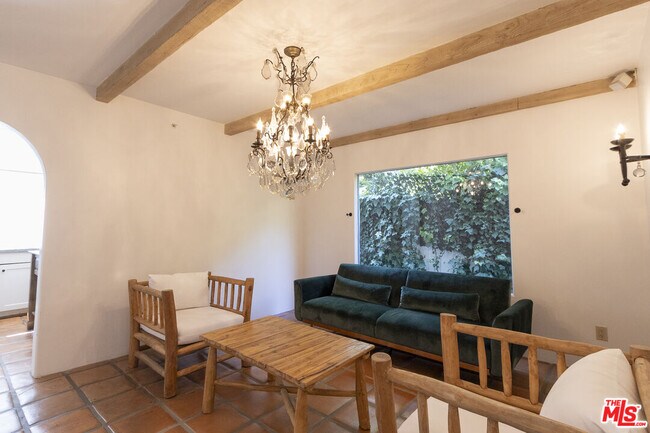 Building Photo - 1407 N Beverly Dr