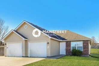 Building Photo - 3 Bedroom Pet-Friendly Home in Pleasant Hill, MO with Main Street Renewal